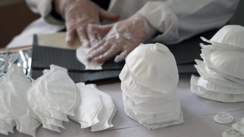Feds investigate coronavirus scam over deal for 39 million face masks