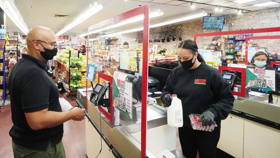 Grocery workers morale hits all-time low amid COVID-19 lockdown