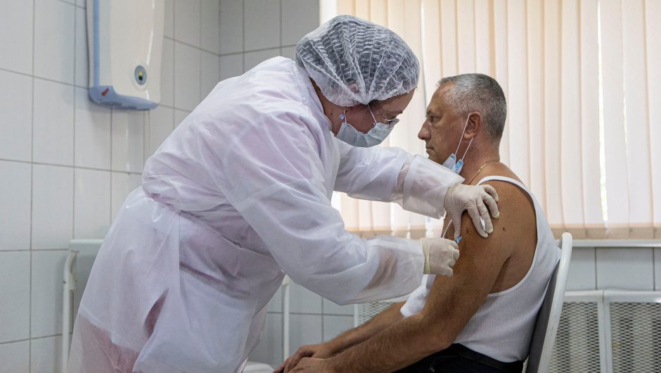 Russia offers UN staff free coronavirus vaccines