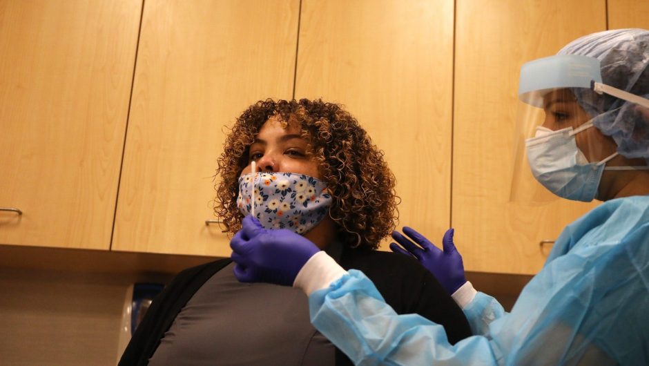 When should people who’ve already gotten COVID-19 get the vaccine? Doctors say it depends on whether they still have symptoms.