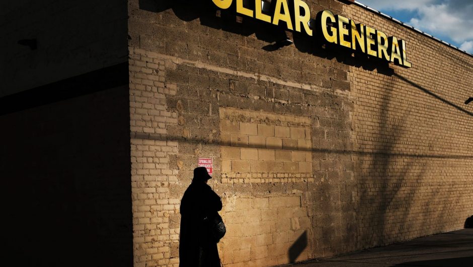 Dollar General becomes the first retailer to announce plans to pay workers to get the COVID-19 vaccine