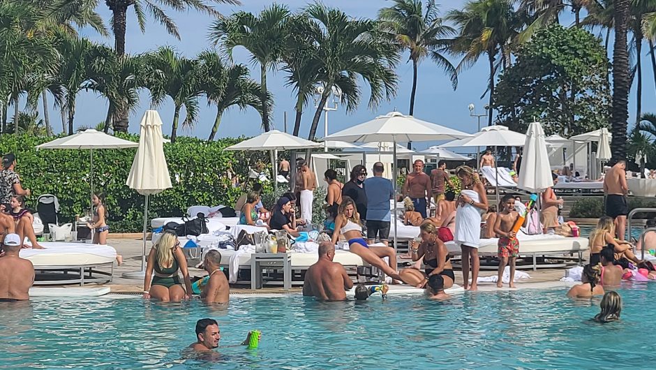 Florida parties on despite alarming surge in COVID-19 cases