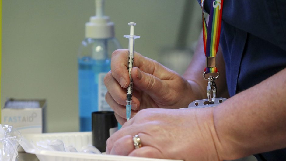UK allows mixing COVID-19 vaccines as experts warn of risks
