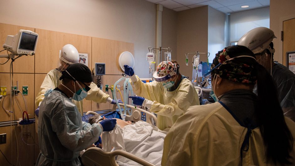 COVID-19 cases spike in US even as vaccination pace picks up