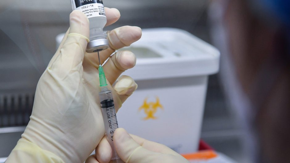 COVID-19 vaccine production ramps up as US hits daily high