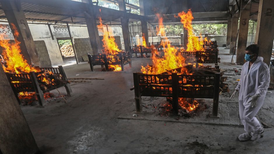 India’s hospitals and crematoriums overwhelmed as COVID-19 surges