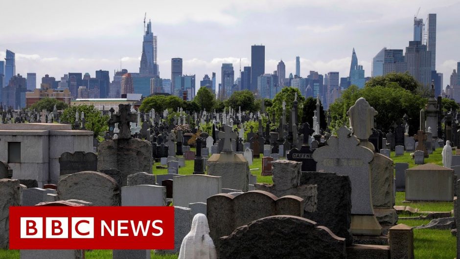 Coronavirus deaths in US top 100,000 – BBC News