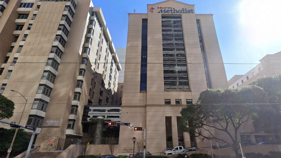 Healthcare workers sue hospital over COVID-19 vaccine mandates
