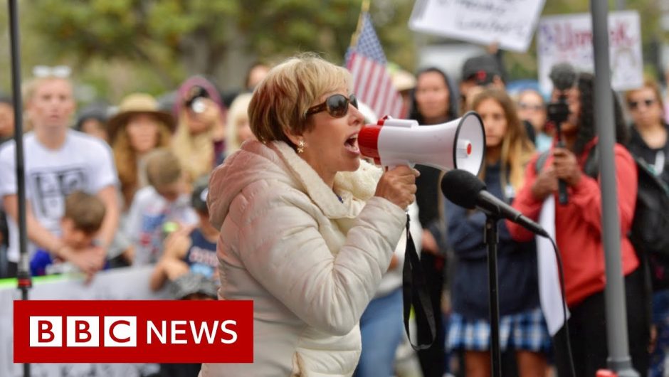 Mask mandates cause fierce debates as US students go back to school – BBC News