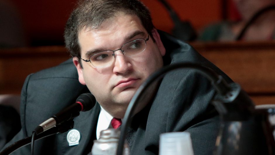 Lawmaker who opposed mask mandates on ventilator with COVID-19