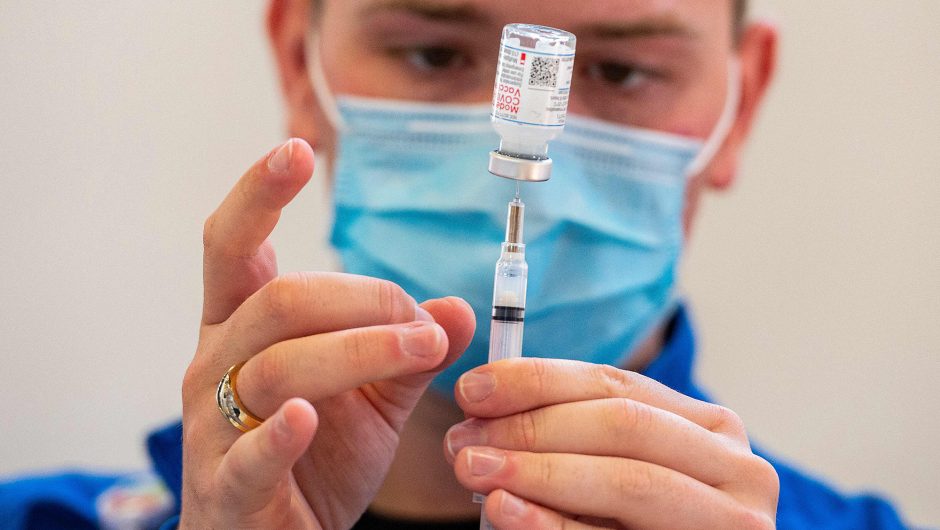 FDA set to authorize COVID-19 booster shots for immunocompromised: report
